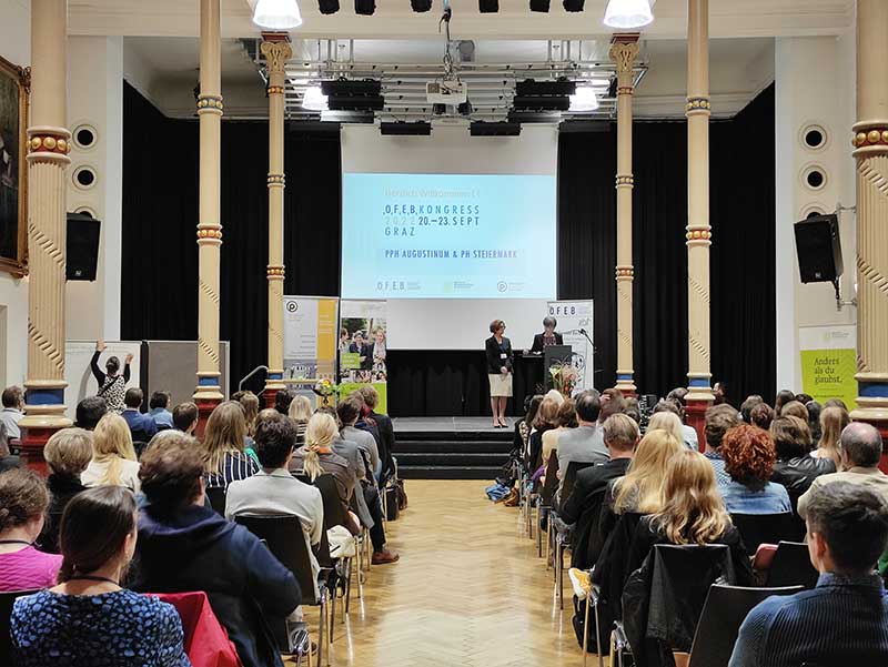 Festsaal des ÖFEB Kongress 2022 bei der Eröffnung der Veranstaltung